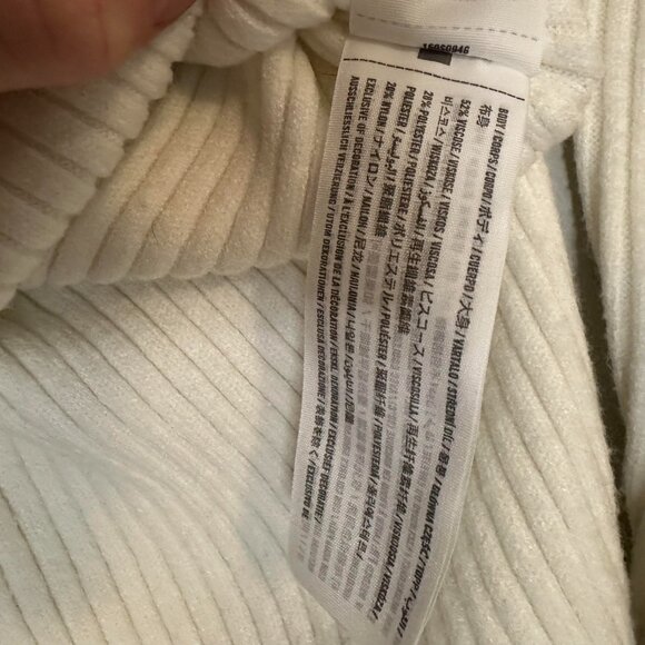 Abercrombie & Fitch Soft A&F Ribbed Knit V-Neck Sweater - Medium - Picture 3 of 4